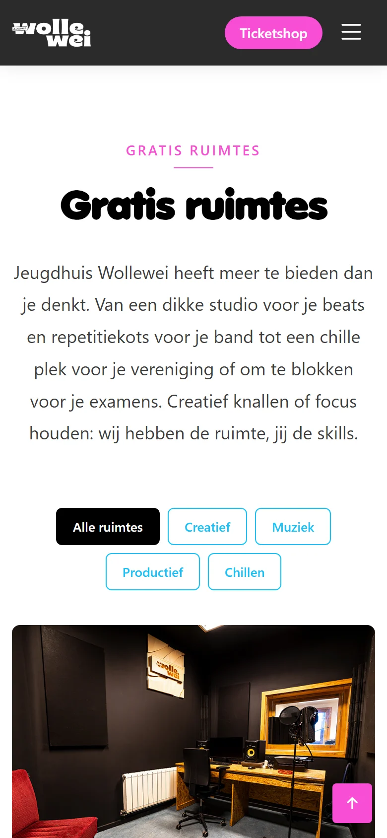Op de telefoon: de startpagina en de gratis ruimtes met hun filters.