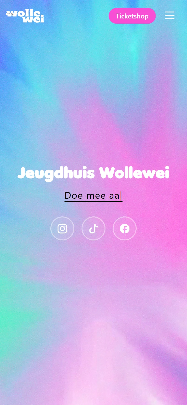 Op de telefoon: de startpagina en de gratis ruimtes met hun filters.
